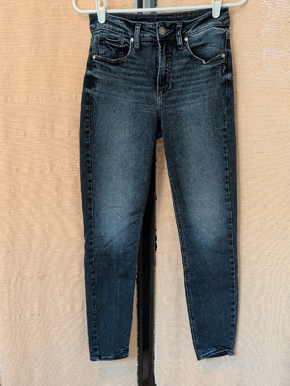 Silver Jeans- Avery- Mid-Rise Skinny Jeans in Washed Black-Blue